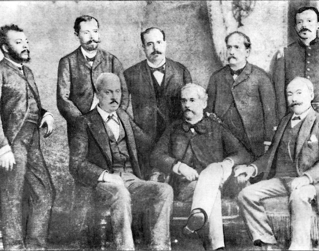 Integrantes da Confederação Abolicionista reunidos em fotografia histórica